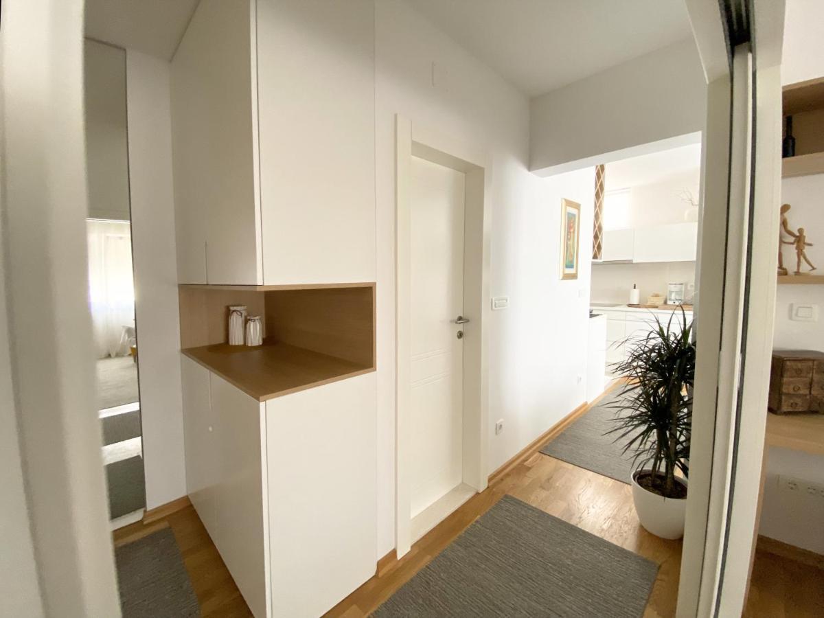 White 5 Apartment Split Luaran gambar