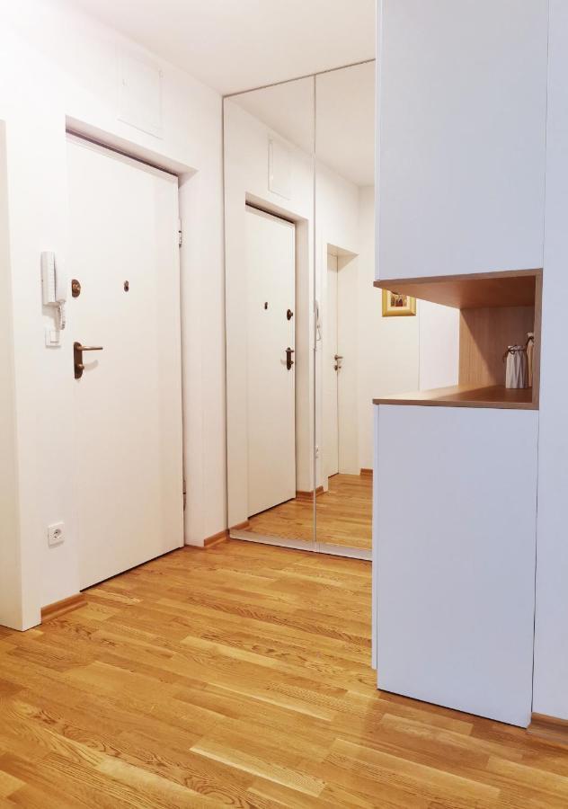 White 5 Apartment Split Luaran gambar
